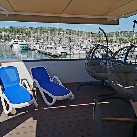 Počitniška hiša Sea Diva - Luxury Boathouse *