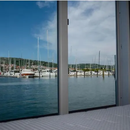 Sea Diva - Luxury Boathouse *