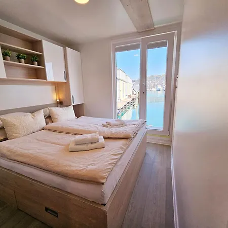 Sea Diva - Luxury Boathouse