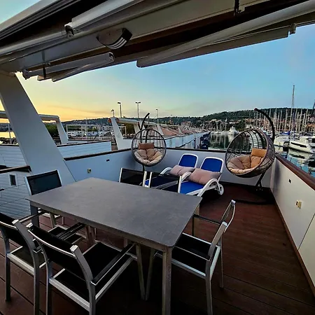 Sea Diva - Luxury Boathouse *