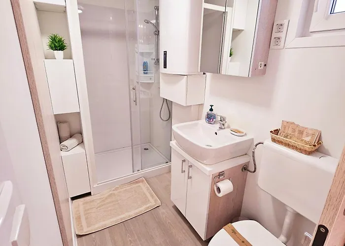 Sea Diva - Luxury Boathouse *