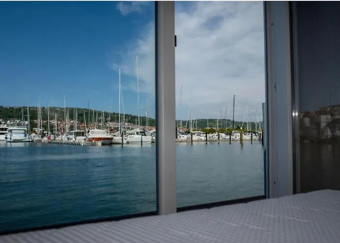 Sea Diva - Luxury Boathouse *