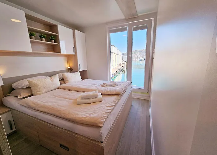 Sea Diva - Luxury Boathouse