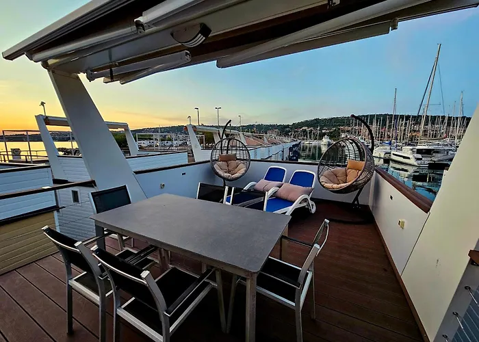 Sea Diva - Luxury Boathouse *